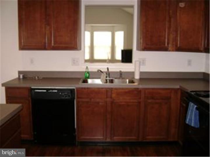 409 Georgetown Road Carneys Point, NJ 08069 - Photo 9 of 20 Kitchen