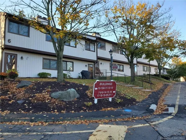 $2,450 | 27 Crows Nest Lane, Unit 6D, Danbury, CT 06801