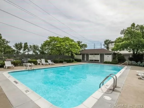 $2,450 | 27 Crows Nest Lane, Unit 6D, Danbury, CT 06801