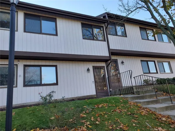 $2,450 | 27 Crows Nest Lane, Unit 6D, Danbury, CT 06801