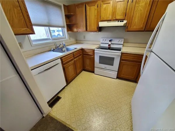 $2,450 | 27 Crows Nest Lane, Unit 6D, Danbury, CT 06801