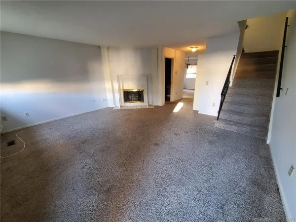 $2,450 | 27 Crows Nest Lane, Unit 6D, Danbury, CT 06801