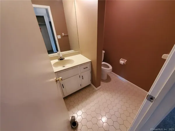 $2,450 | 27 Crows Nest Lane, Unit 6D, Danbury, CT 06801