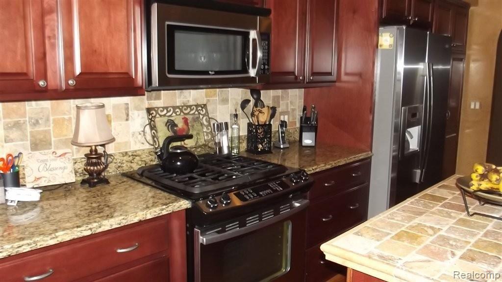 382 Beechview Drive Rochester, MI 48306 - Photo 12 of 24 ISLAND KITCHEN