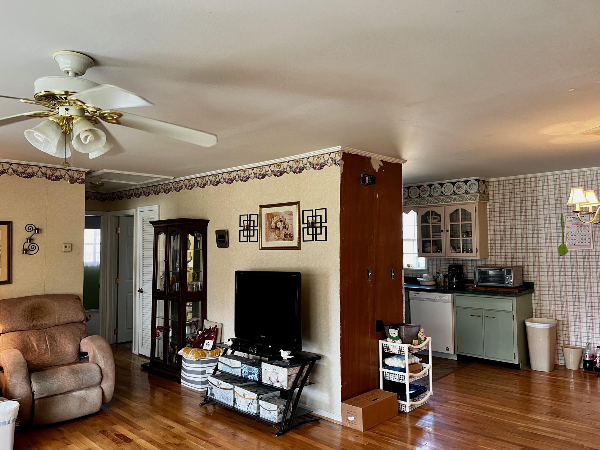 194 Bowlin Road Williamsburg, KY 40769 - Photo 2 of 14 IMG_1147