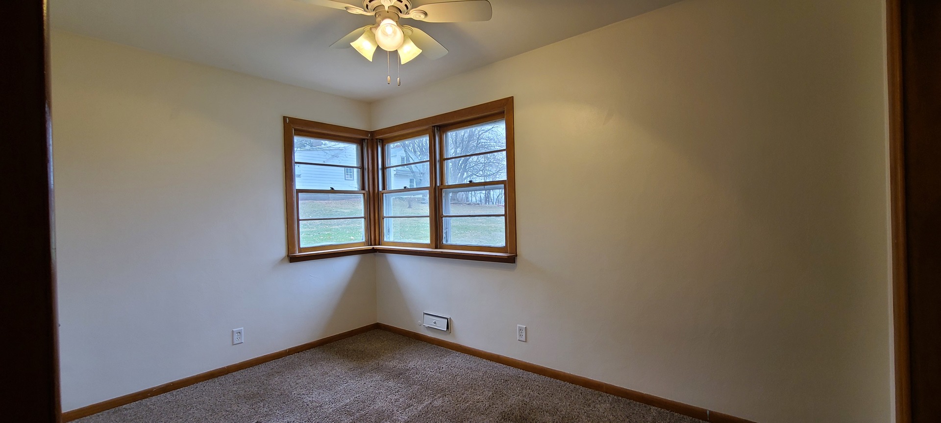 2225 Daysville Road Oregon, IL 61061 - Photo 9 of 28 an empty room with a window