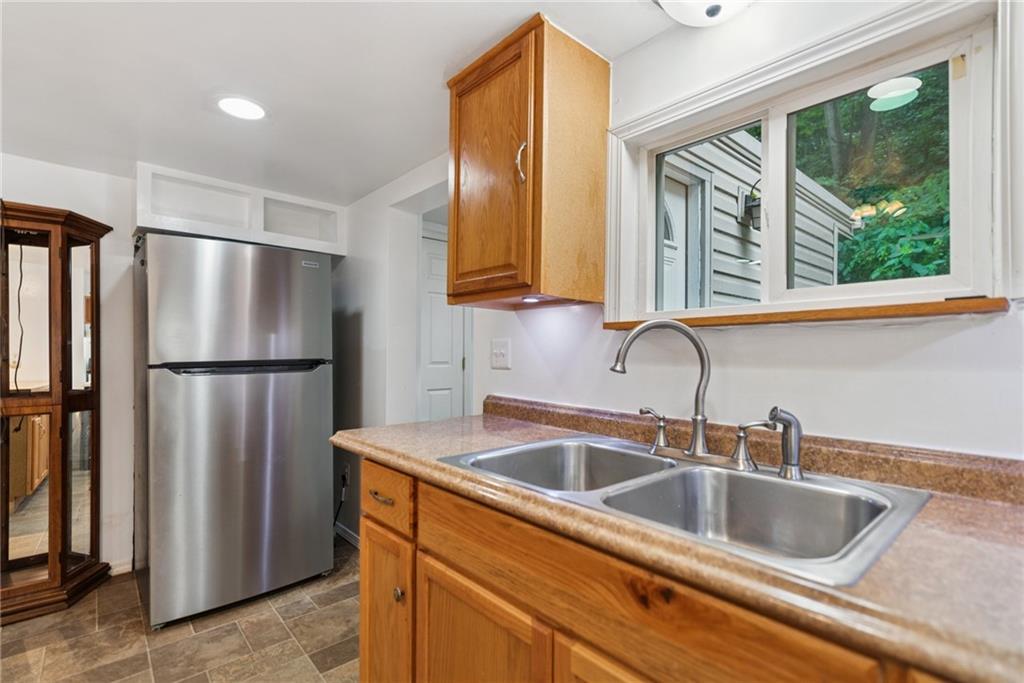 419 Lime Hollow Road Verona, PA 15147 - Photo 4 of 23 Gallery Image 4