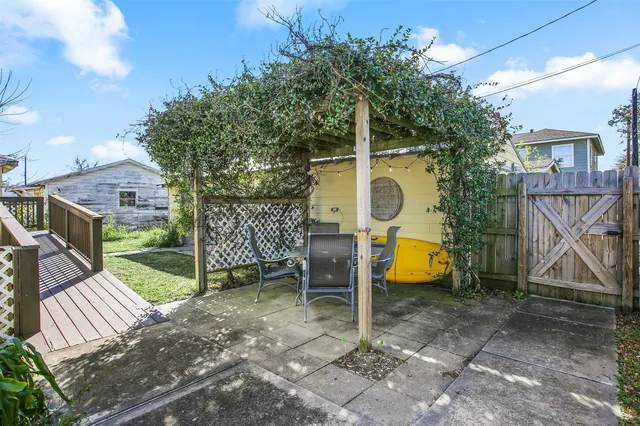 $218,000 | 1413 Kirwin Street, Galveston, TX 77551