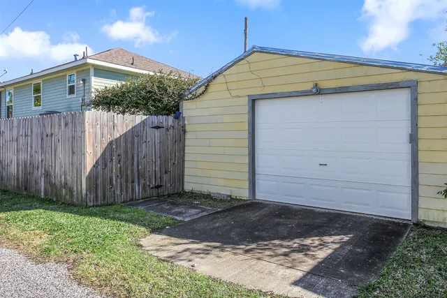 $218,000 | 1413 Kirwin Street, Galveston, TX 77551