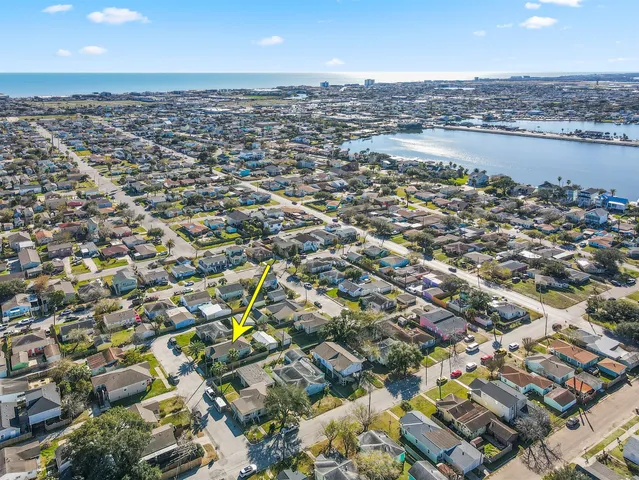 $218,000 | 1413 Kirwin Street, Galveston, TX 77551