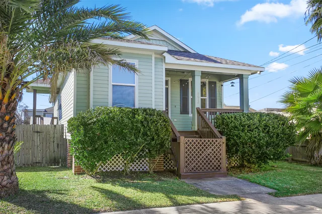 $218,000 | 1413 Kirwin Street, Galveston, TX 77551