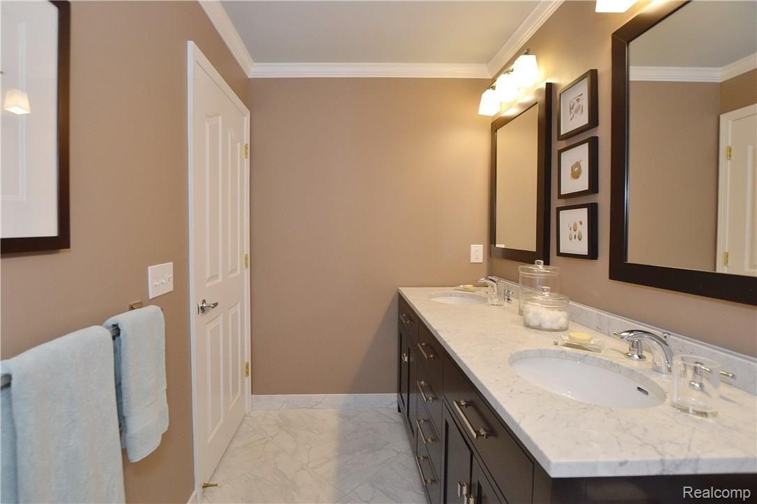 4914 Manchester Court Rochester, MI 48306 - Photo 28 of 35 Updated Hall Bath