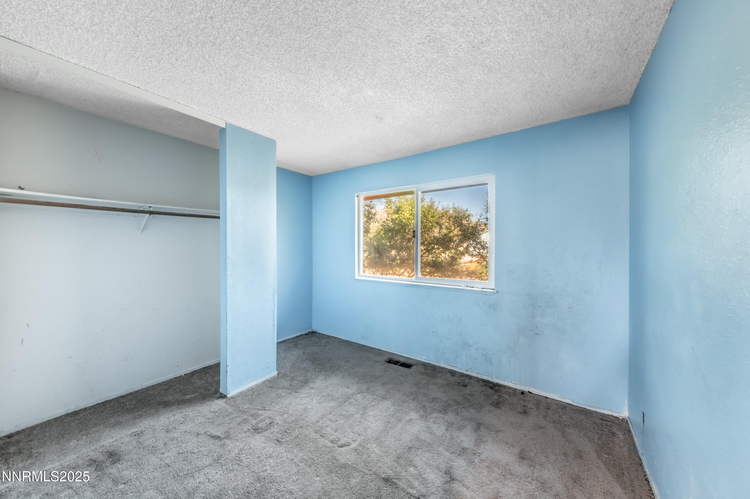 11890 Chesapeake Drive Reno, NV 89506 - Photo 11 of 33 an empty room with windows