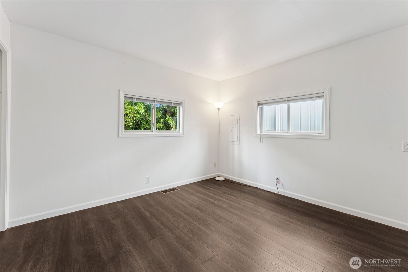 7311 Chambers Creek Road West, Unit 38 University Place, WA 98467 - Photo 9 of 15 an empty room with a window