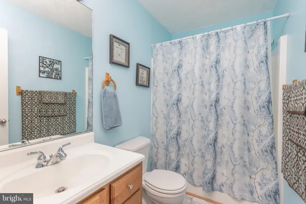 a view of a house with backyard and a garden