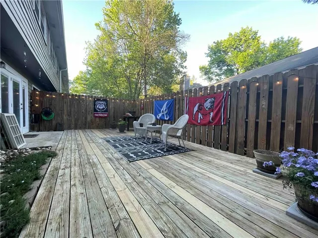 a view of a outdoor space with a sitting area