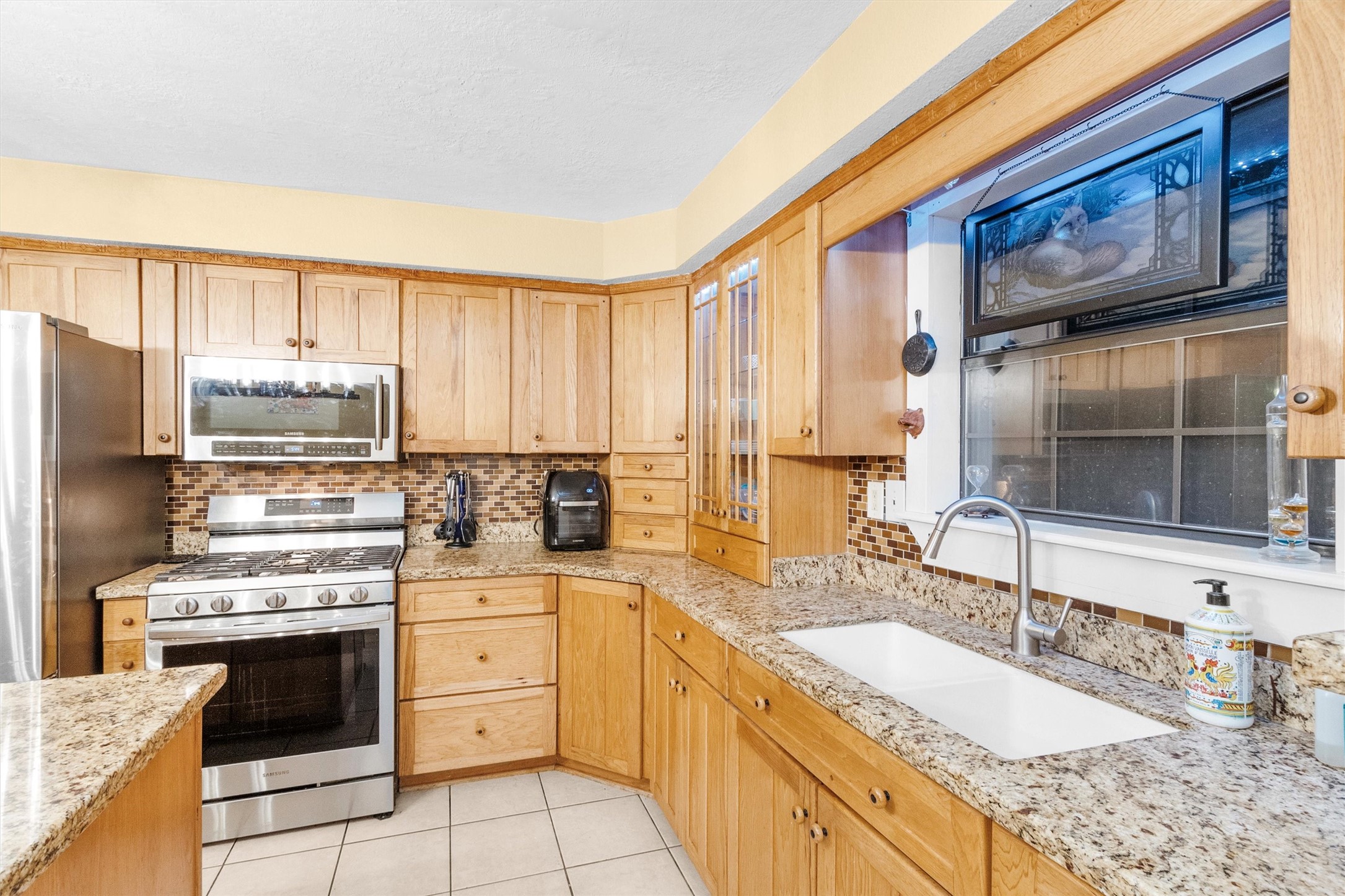 528 Catfish Lane Conroe, TX 77384 - Photo 18 of 49 a kitchen with granite countertop a sink stainless steel appliances and cabinets
