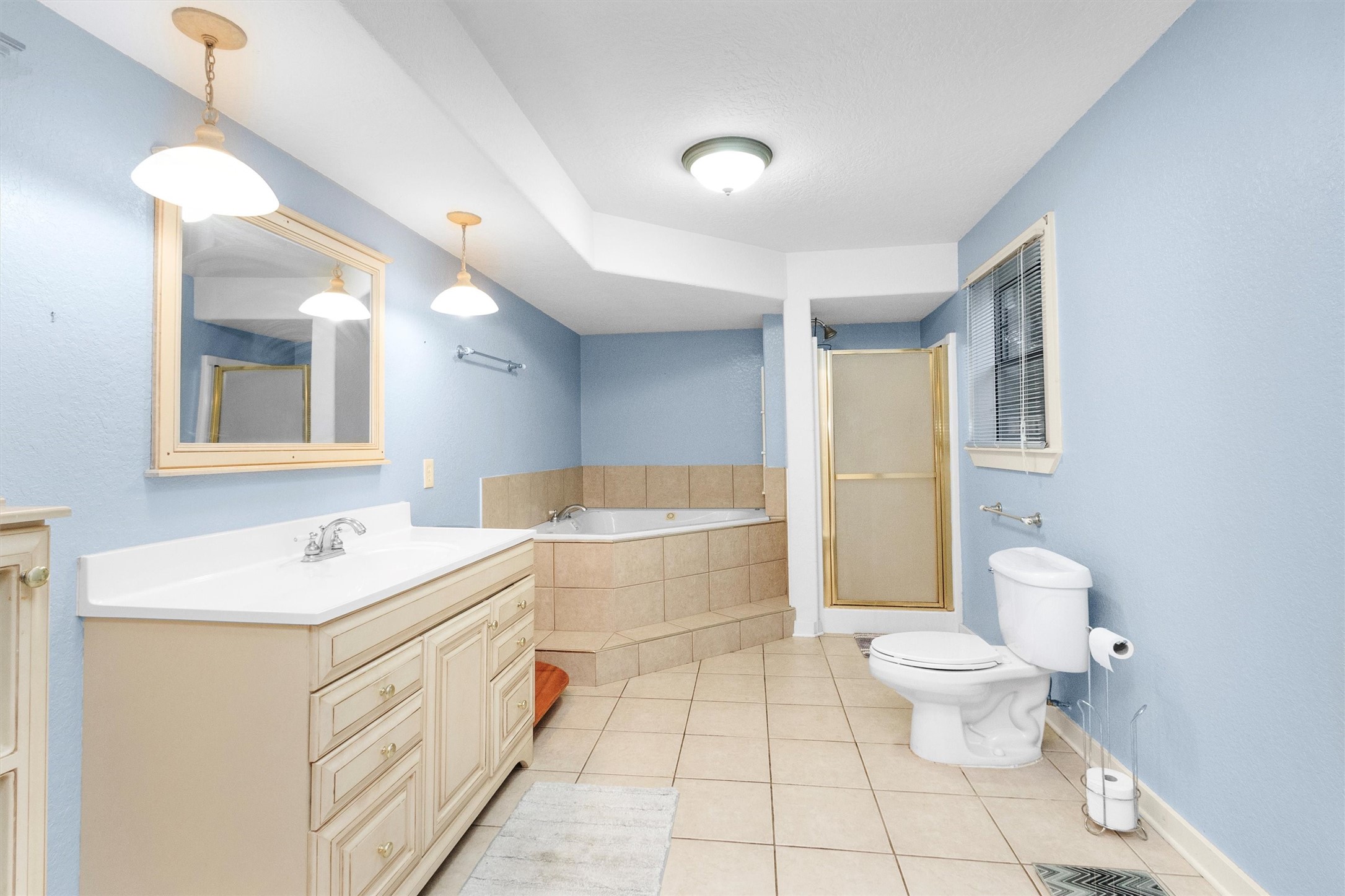 528 Catfish Lane Conroe, TX 77384 - Photo 24 of 49 a bathroom with a sink a toilet and a bathtub