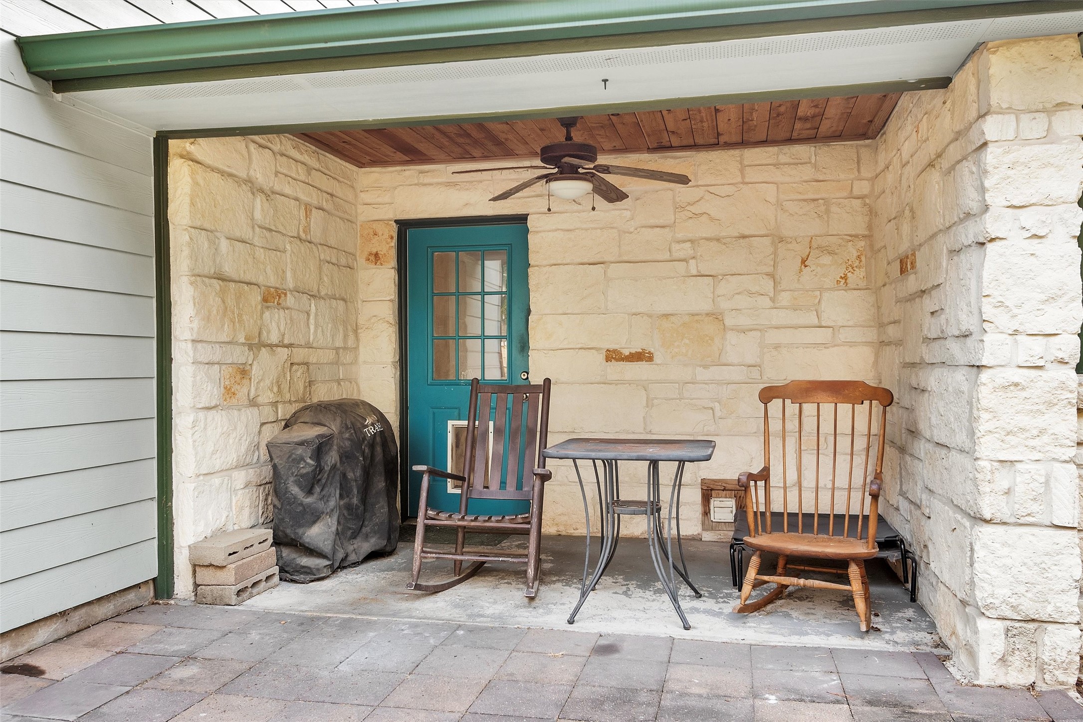 528 Catfish Lane Conroe, TX 77384 - Photo 28 of 49 a chair and a table in a room