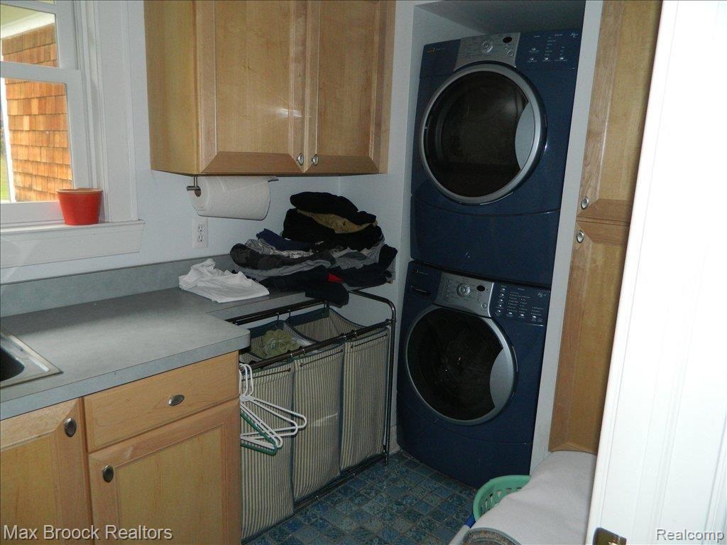 5350 Stickney Road Clarkston, MI 48348 - Photo 20 of 24 laundry room