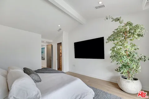 $1,945,000 | 6442 Lunita Road, Unit 126, Malibu, CA 90265