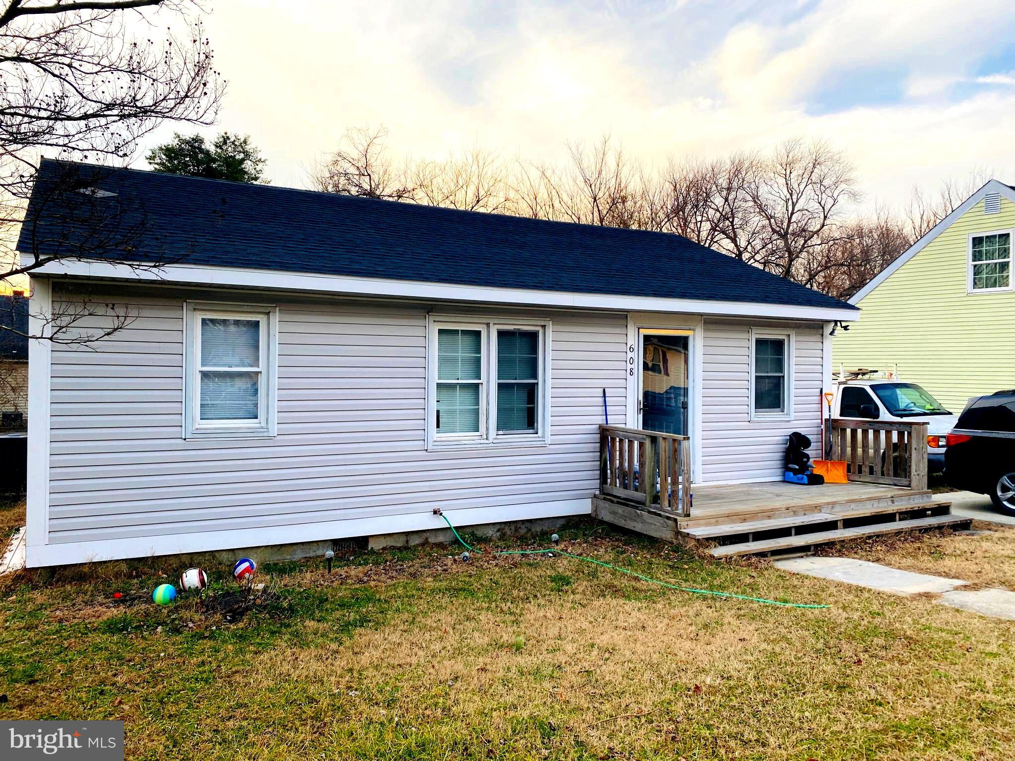 a front view of house with yard