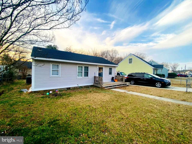 a house view with swimming pool and porch