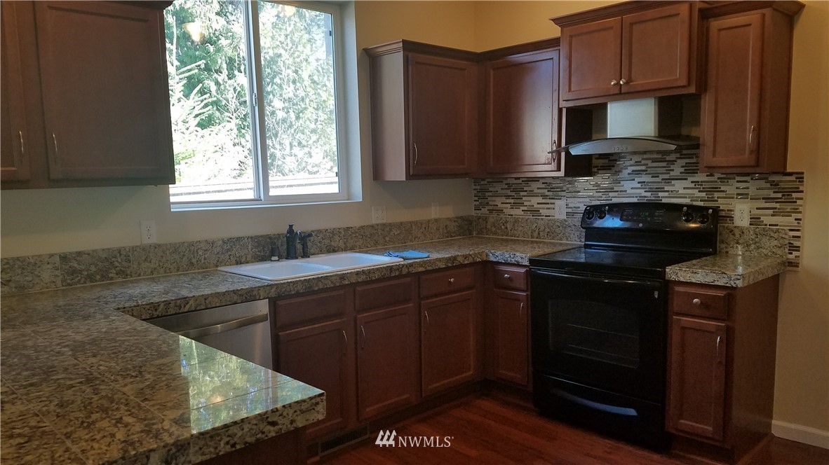 5004 Northeast 2nd Court Renton, WA 98059 - Photo 4 of 14