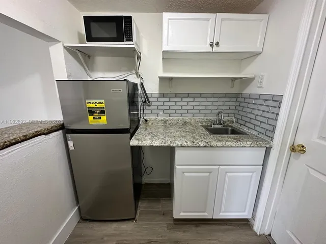 $1,400 | 1021 Southwest 104th Court, Unit 2, Miami, FL 33174