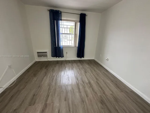 $1,400 | 1021 Southwest 104th Court, Unit 2, Miami, FL 33174