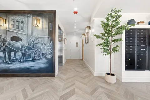$749,000 | 118 B Street, Unit 201, Boston, MA 02127
