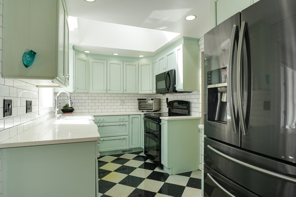 60 Davidson Road Framingham, MA 01701 - Photo 7 of 37 Gallery Image 7