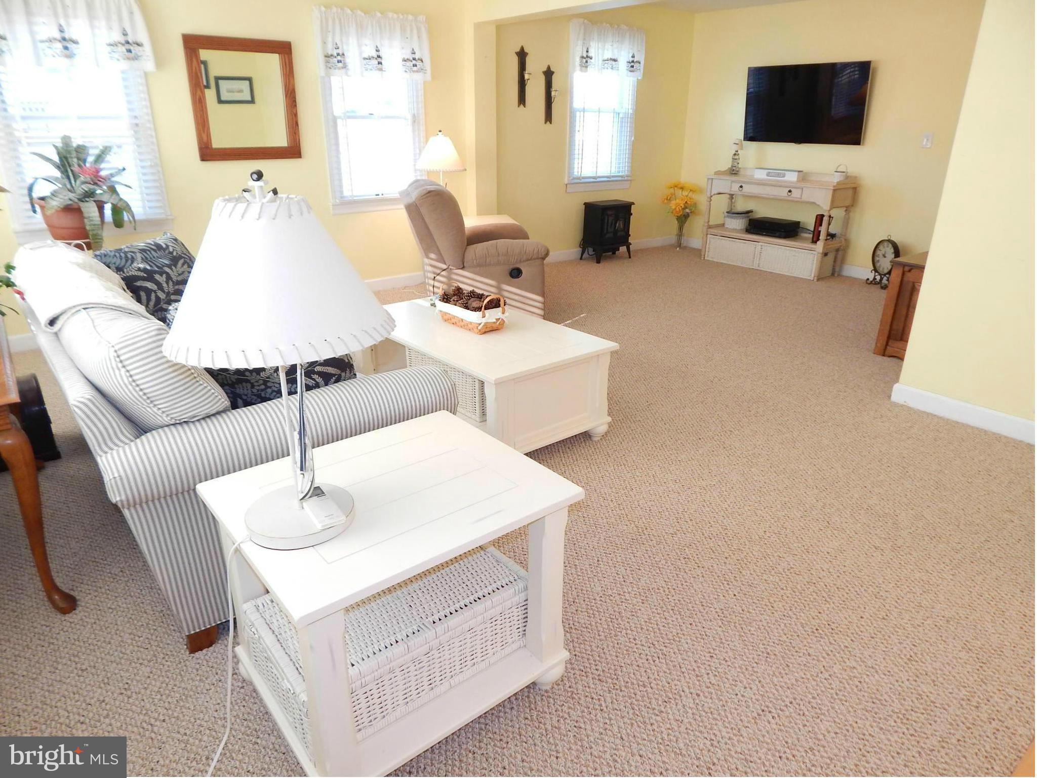 1243 Elm Road Baltimore, MD 21227 - Photo 11 of 29 Family Room