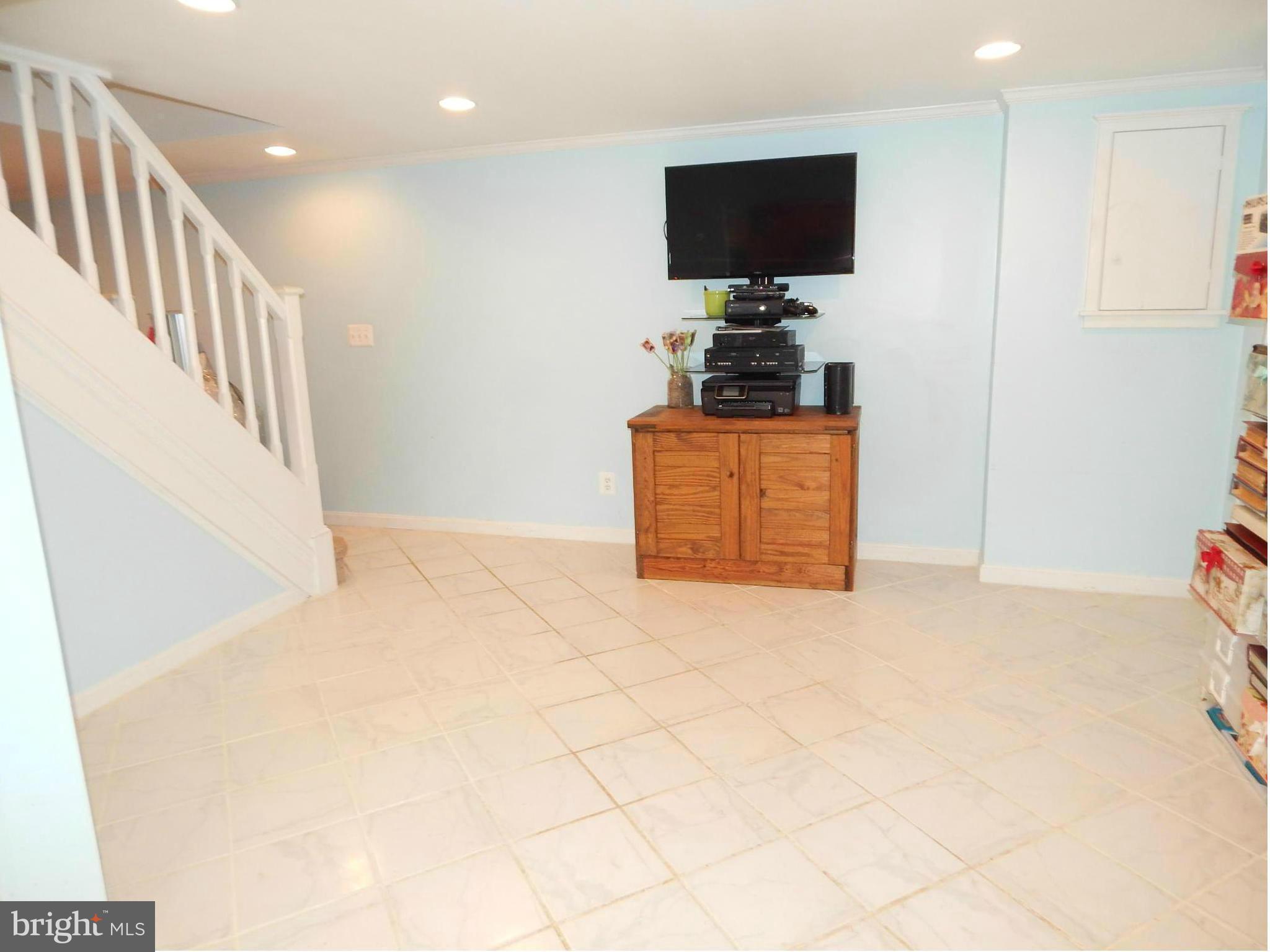 1243 Elm Road Baltimore, MD 21227 - Photo 18 of 29 Family Room