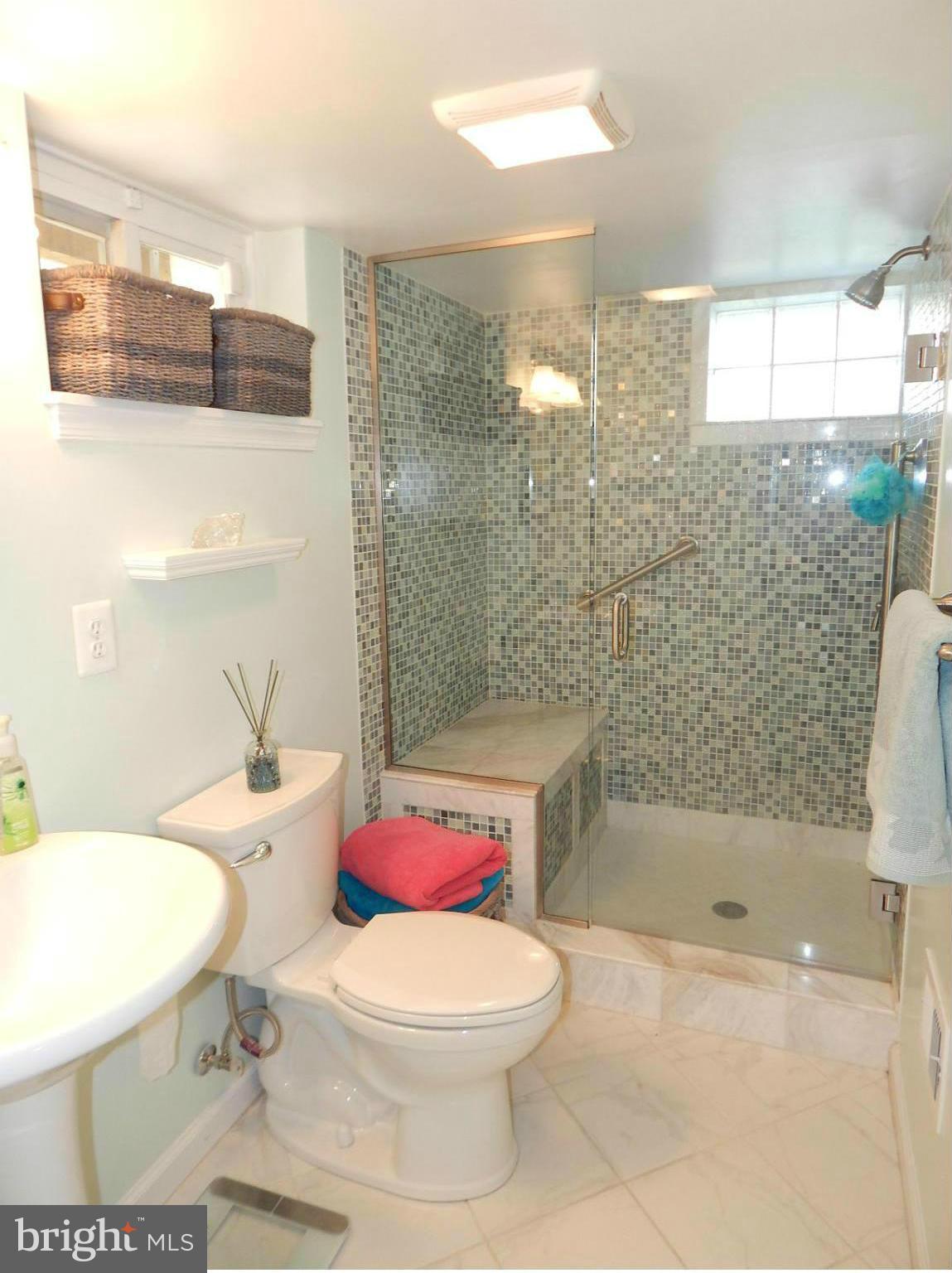 1243 Elm Road Baltimore, MD 21227 - Photo 20 of 29 Bath