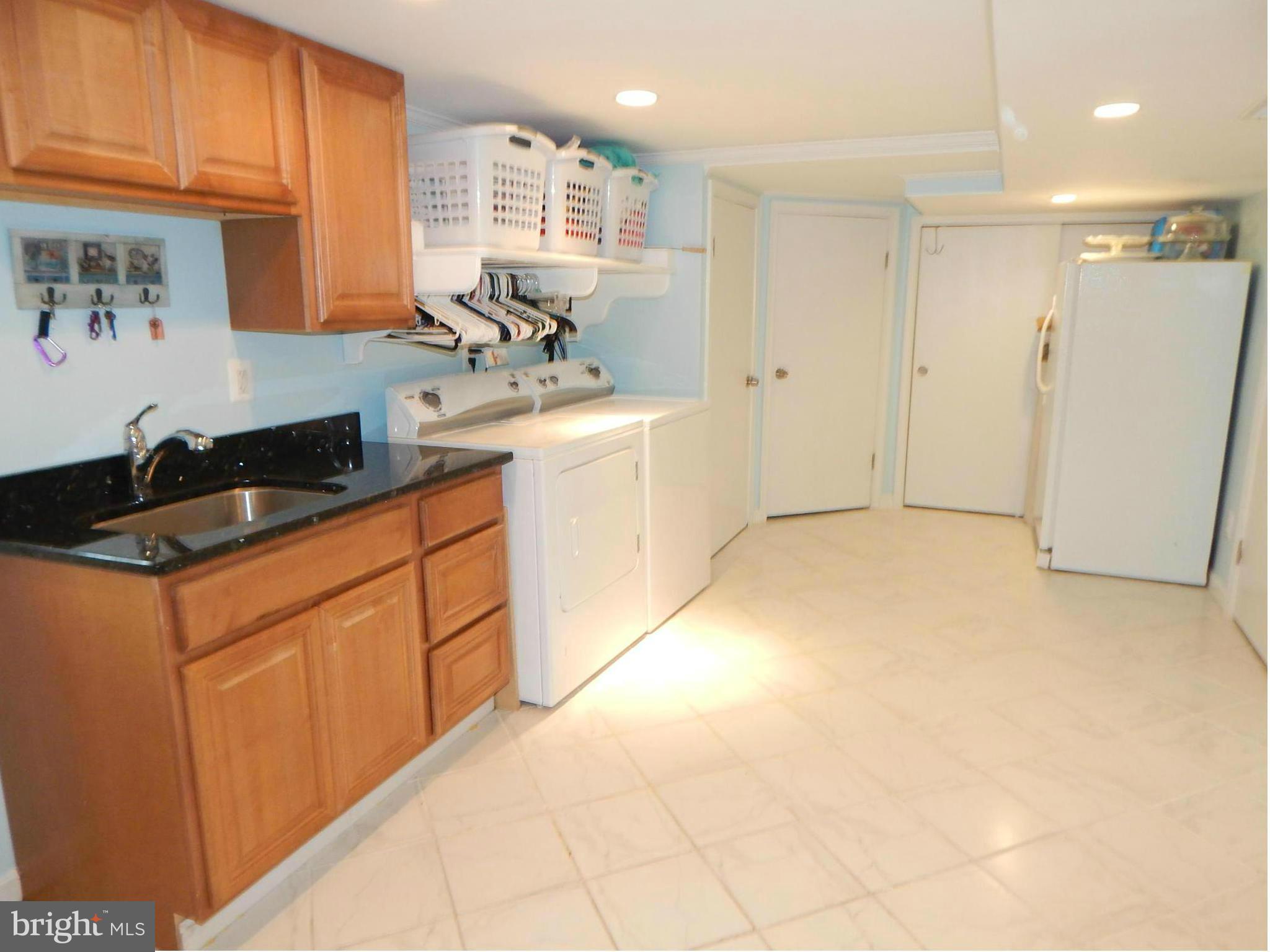 1243 Elm Road Baltimore, MD 21227 - Photo 21 of 29 Family Room