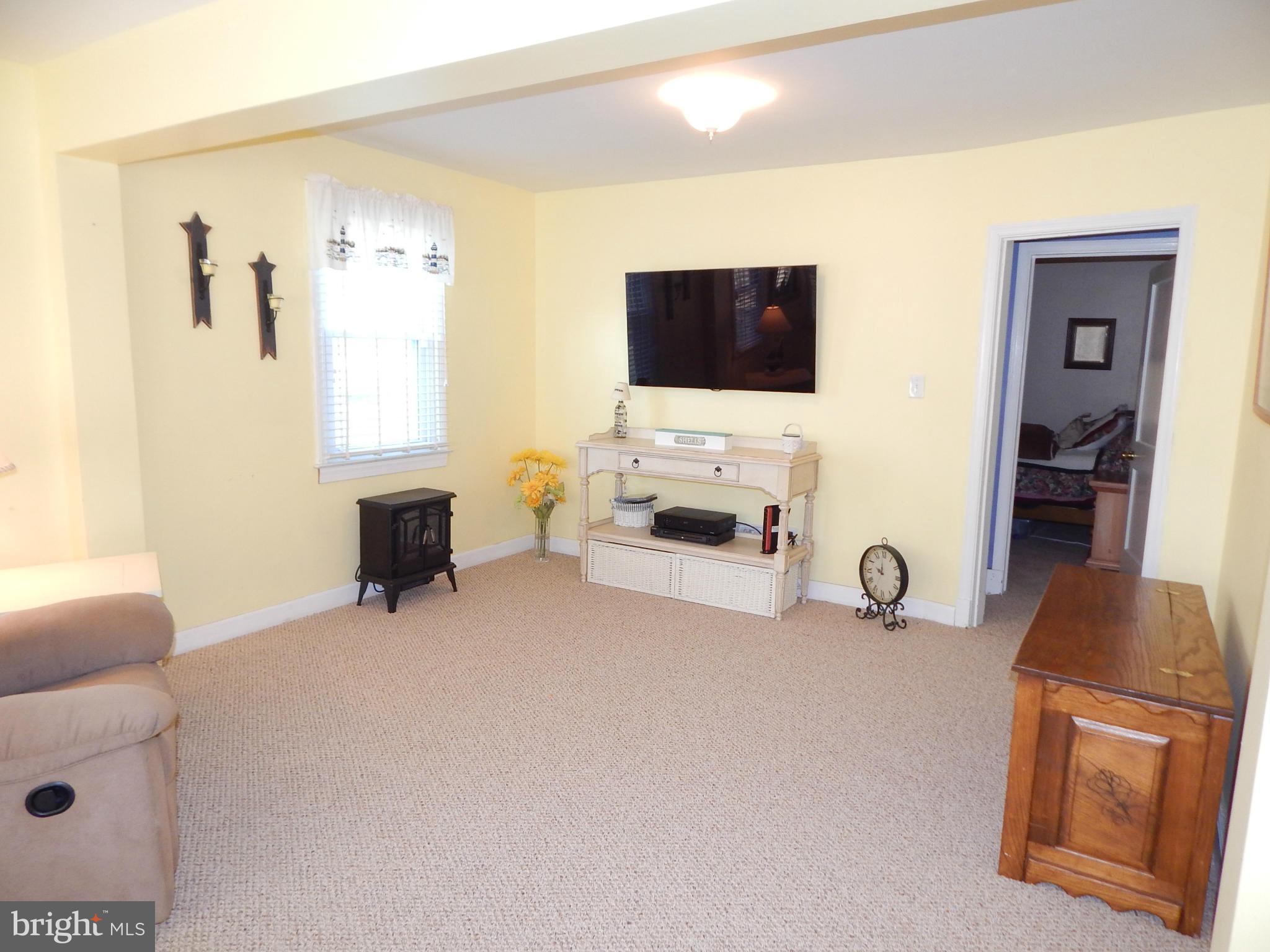 1243 Elm Road Baltimore, MD 21227 - Photo 24 of 29 Family Room