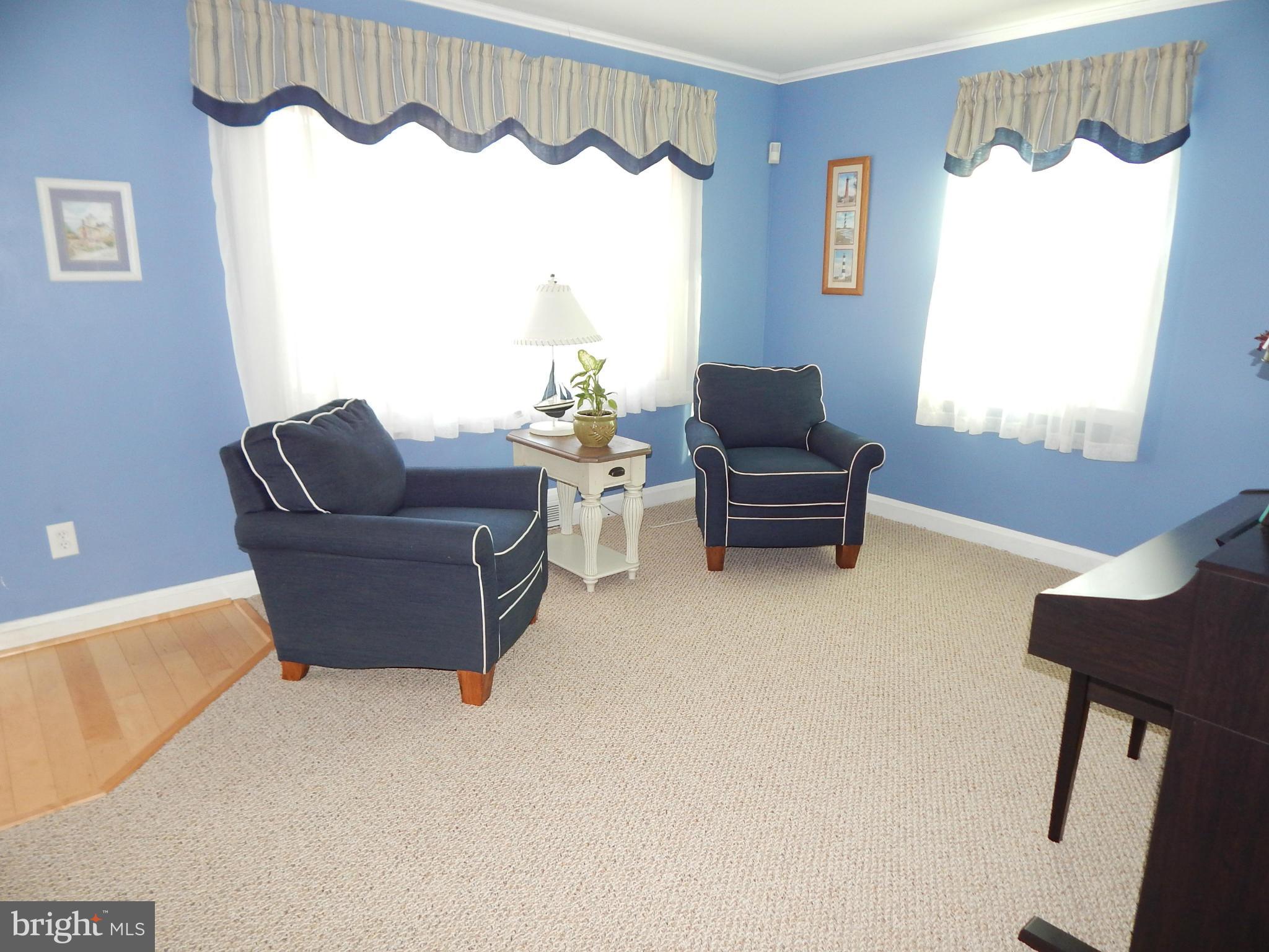 1243 Elm Road Baltimore, MD 21227 - Photo 5 of 29 Living Room
