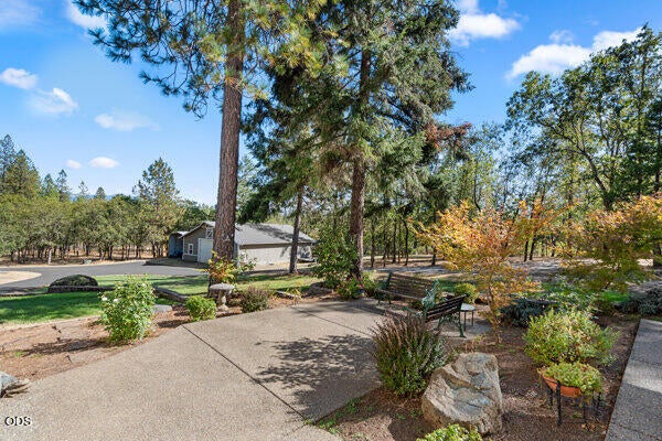 2452 Hugo Road Merlin, OR 97532 - Photo 6 of 41 Gallery Image 6