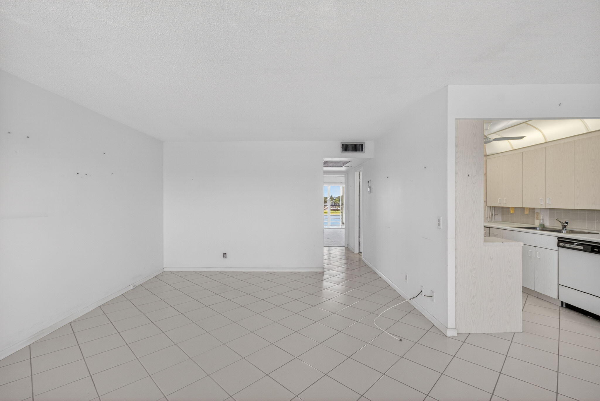 4059 Guildford East Boca Raton, FL 33434 - Photo 4 of 101 13-web-or-mls-DSC_7910