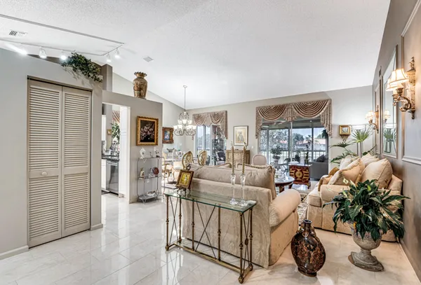 $325,000 | 9817 Seacrest Circle, Unit 201, Boynton Beach, FL 33437