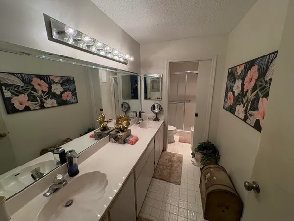$325,000 | 9817 Seacrest Circle, Unit 201, Boynton Beach, FL 33437