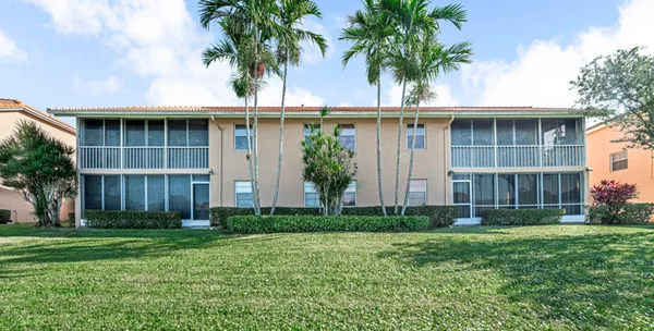 $325,000 | 9817 Seacrest Circle, Unit 201, Boynton Beach, FL 33437