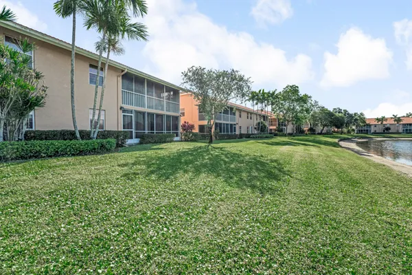 $325,000 | 9817 Seacrest Circle, Unit 201, Boynton Beach, FL 33437