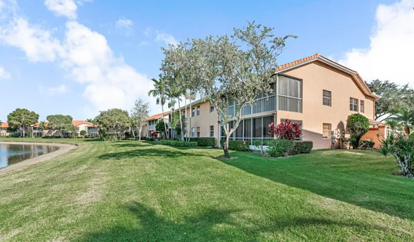 $325,000 | 9817 Seacrest Circle, Unit 201, Boynton Beach, FL 33437