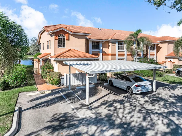 $325,000 | 9817 Seacrest Circle, Unit 201, Boynton Beach, FL 33437
