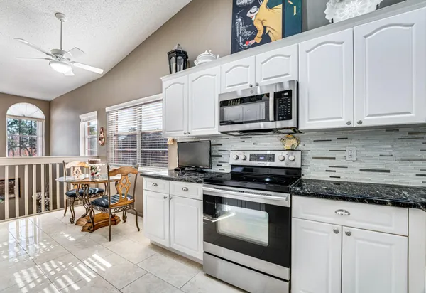 $325,000 | 9817 Seacrest Circle, Unit 201, Boynton Beach, FL 33437