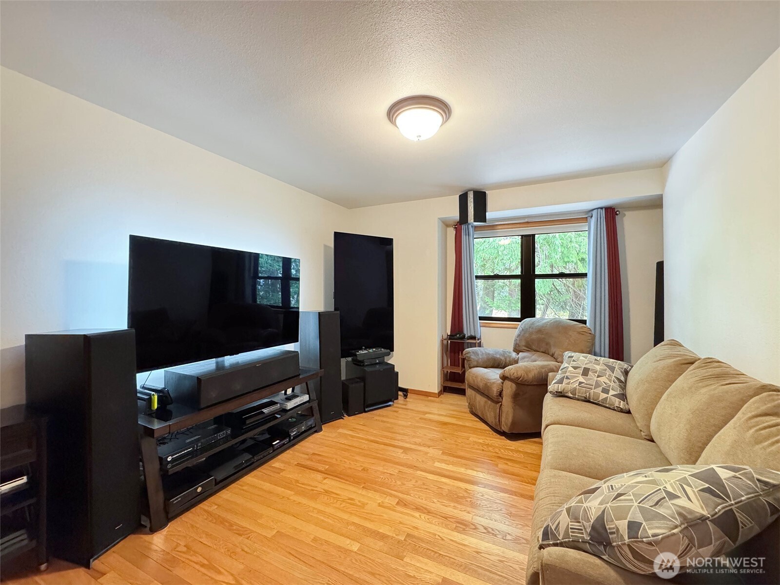 412 Doe Run Road Sequim, WA 98382 - Photo 28 of 40 a living room with furniture and a flat screen tv