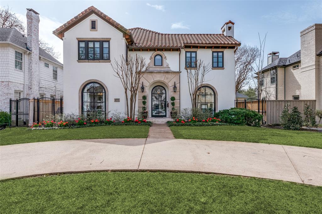4233 Southwestern Boulevard University Park, TX 75225 - Photo 1 of 26 a front view of a house with garden