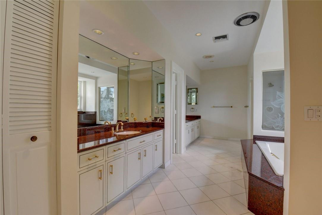49 Cayuga Road Fort Lauderdale, FL 33308 - Photo 13 of 38 Master bath - separate vanity